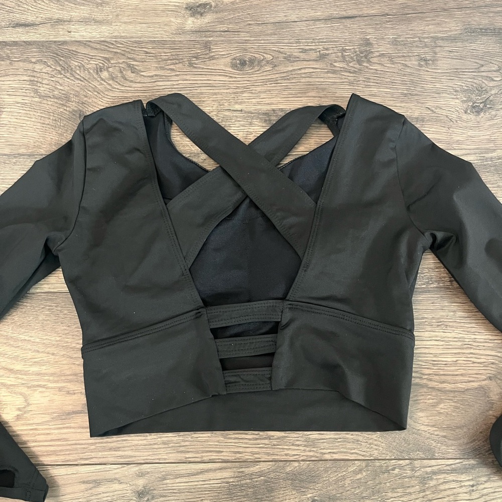 Workout top - Picture 2 of 2